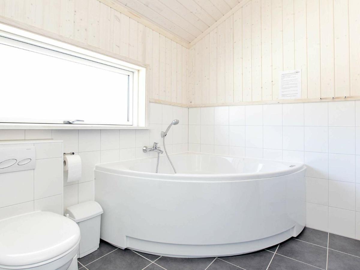 Four-Bedroom Holiday Home In Grossenbrode 1 Bagian luar foto